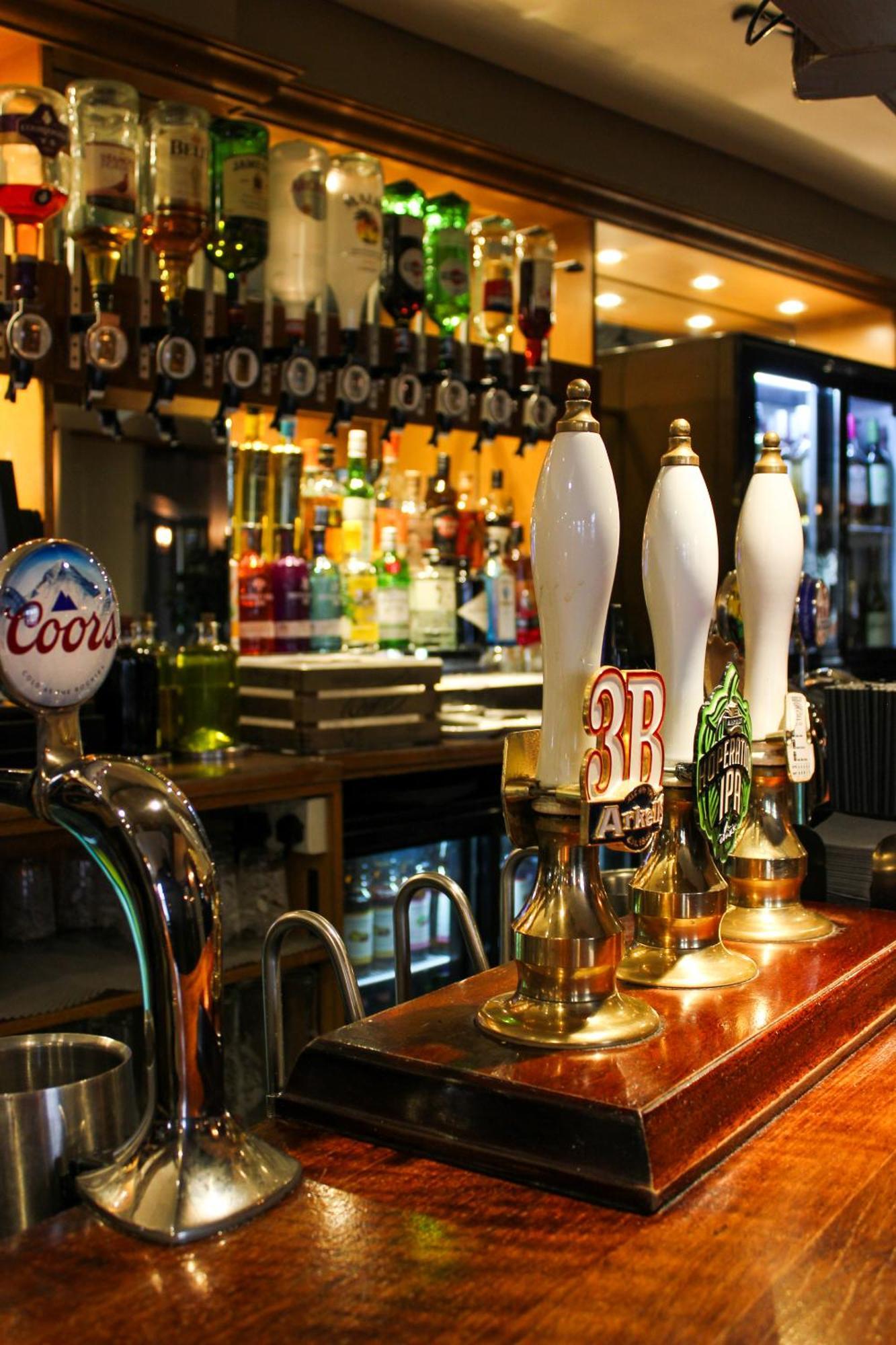 فندق The White Hart سويندون المظهر الخارجي الصورة